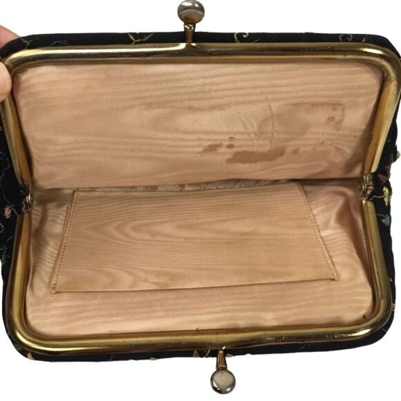 Vintage Black Embroidered Evening Clutch Purse with Kiss Lock Fastener - Picture 3 of 7